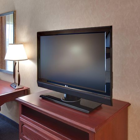 Holiday Inn Express Jamestown By Ihg Екстериор снимка