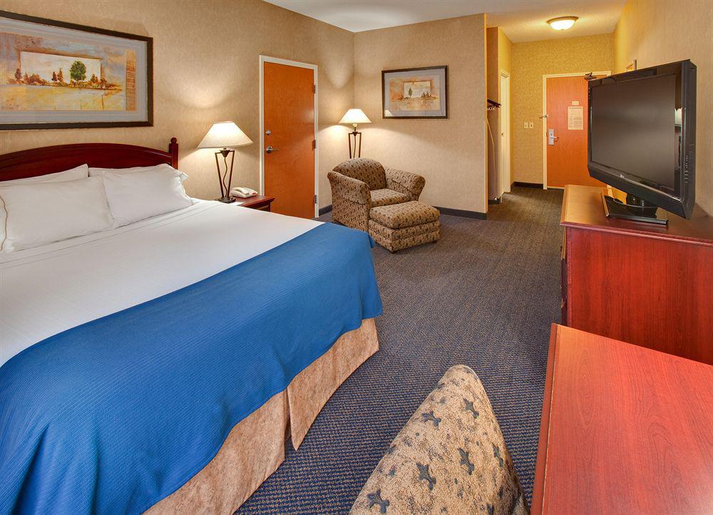 Holiday Inn Express Jamestown By Ihg Екстериор снимка