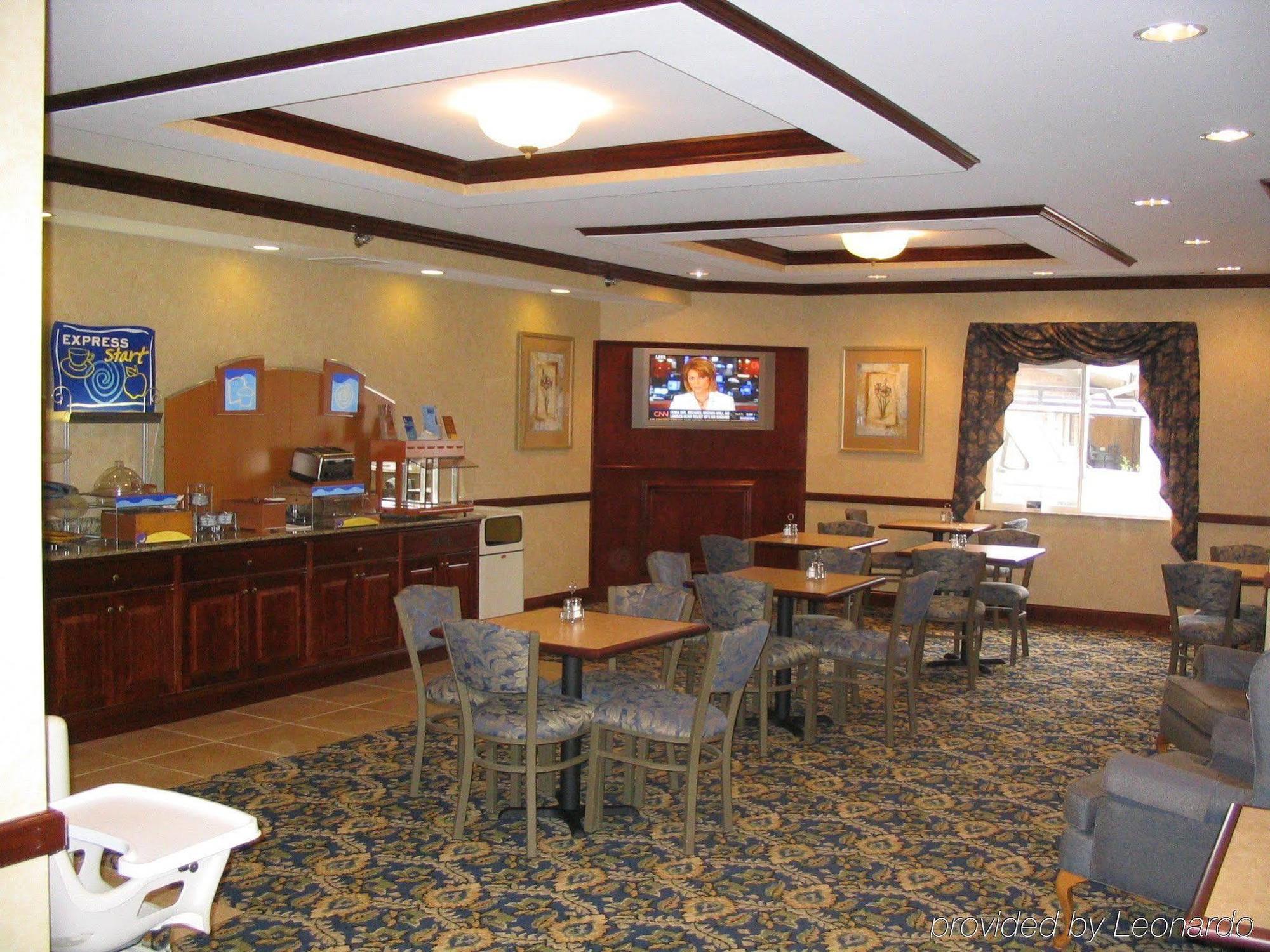 Holiday Inn Express Jamestown By Ihg Ресторант снимка